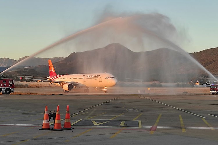 Kish Air'in ilk seferini su tankı ile karşıladı