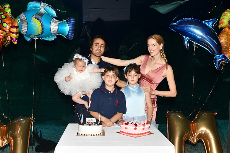 İkizlere sürpriz doğum günü kutlaması