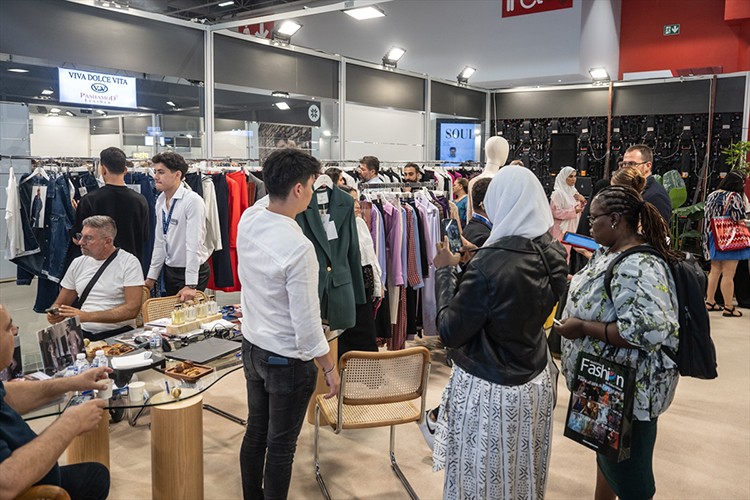 Avrupa'nın en büyük hazır giyim fuarı İstanbul'da başladı