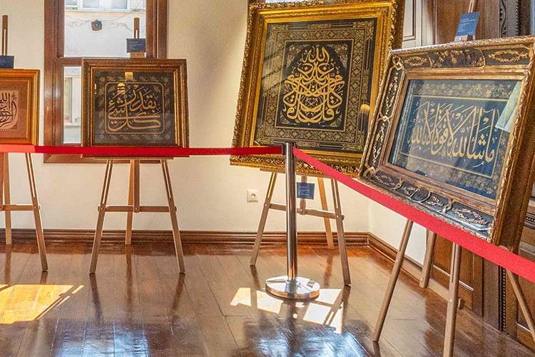 Yıldız Holding'in Tarihin Akışında Meşhur Hattatlar sergisi Bursa'da ziyarete açıldı