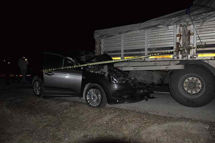 Konya'da otomobilin tıra çarptığı kazada 2 kişi yaralandı