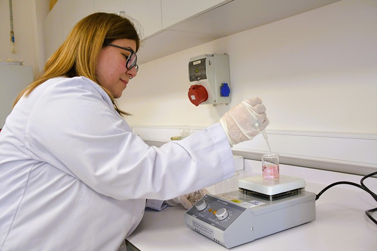 Bilecik'te yetiştirilen nardan parfüm ve kolonya üretildi