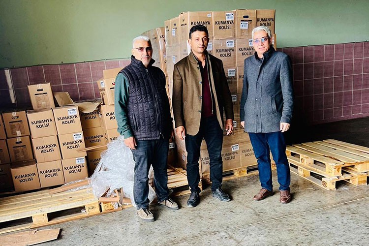 Deprem Bölgesinde Ramazan Kolisi Dağıtımı için El Ele Verdiler