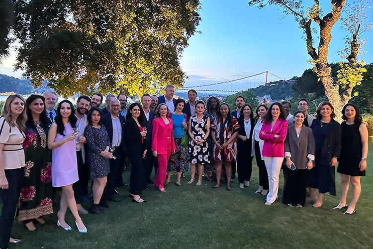 Emine Sabancı Kamışlı'ya üstün başarı ödülü