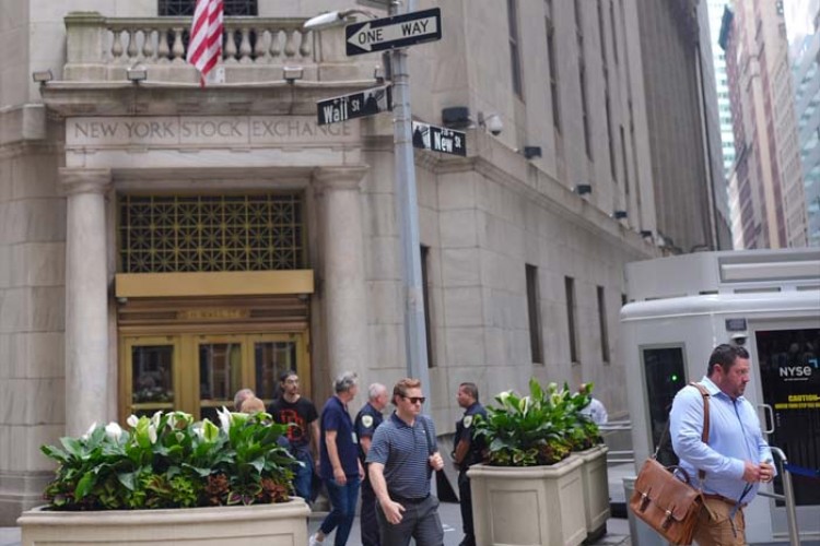 New York borsası yatay seyirle açıldı