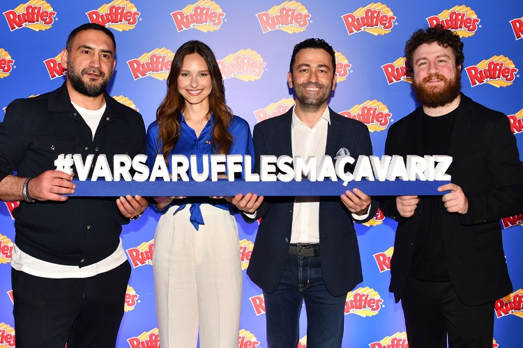 Ruffles ve Jessica May büyük mücadeleyi birlikte izlediler