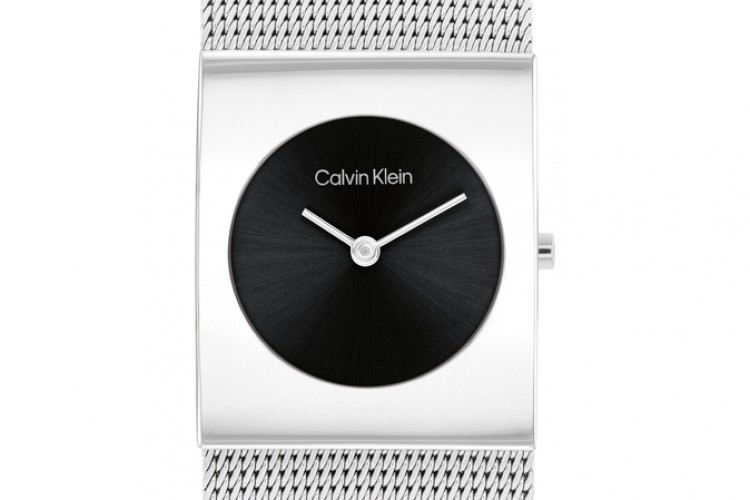 Calvin Klein ile Modern Şıklık