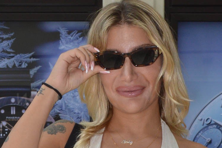 İrem Derici İstinyePark'ı dağıtmaya geldi!