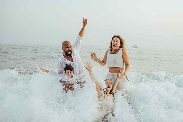 Zeynep Avcı Ailesiyle Tatilde