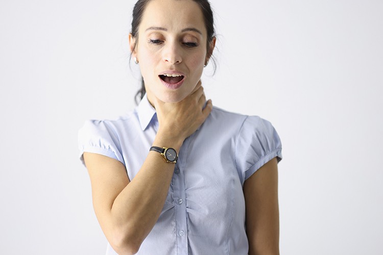 İki haftadan uzun süren ses kısıklığına dikkat