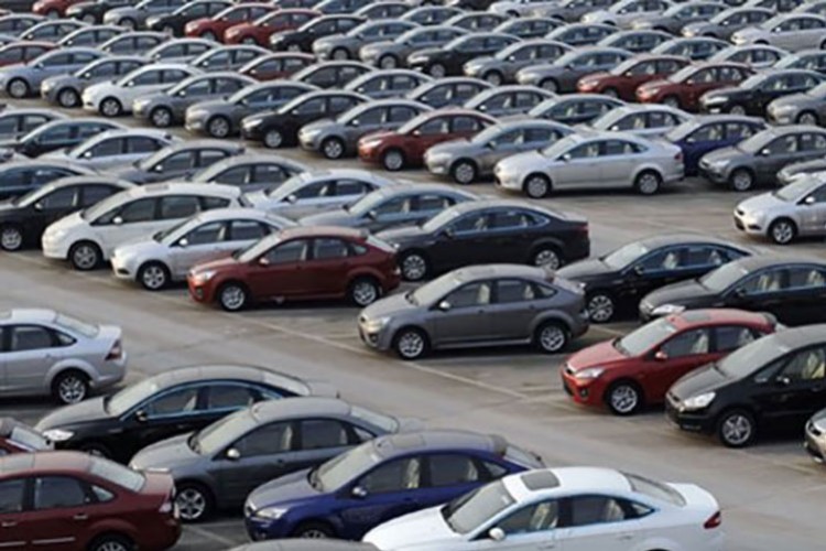 Otomobil satışları yüzde 12.8 azaldı