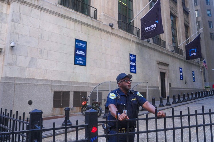 New York borsası düşüşle açıldı