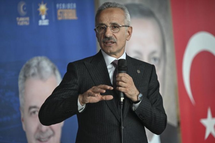 "Hızlı treni Karadeniz'e indireceğiz, Sarp'a kadar yola çıkaracağız"