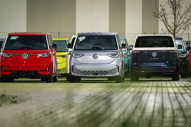 Alman otomotiv sektörü için 2025 zorlu geçecek