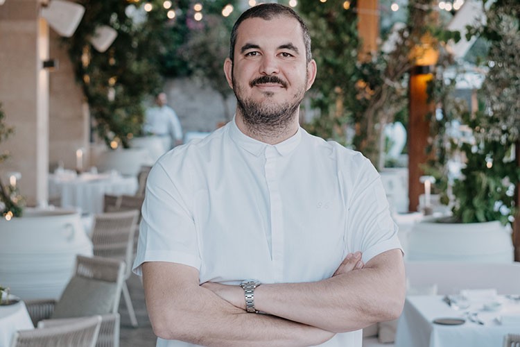 Hikâyesini yeniden yazmaya başladı!