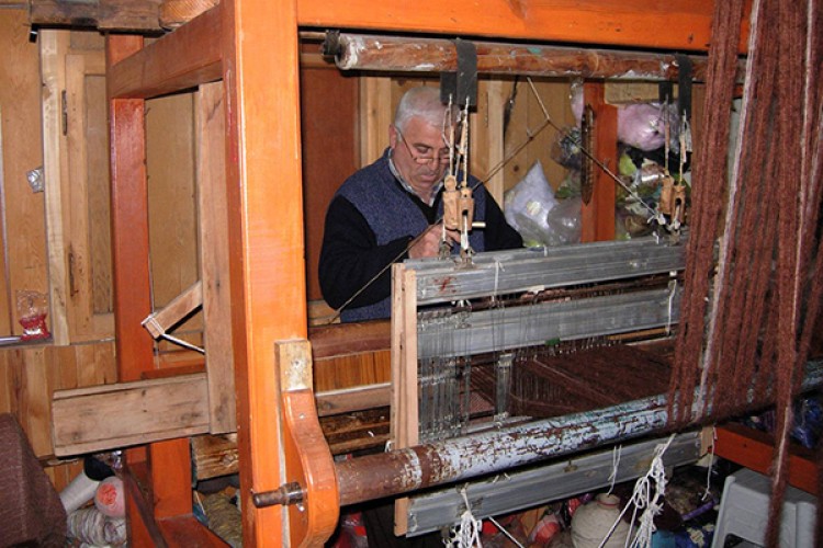 Geleneksel kumaş dokumacılığı gelecek nesillere aktarılacak