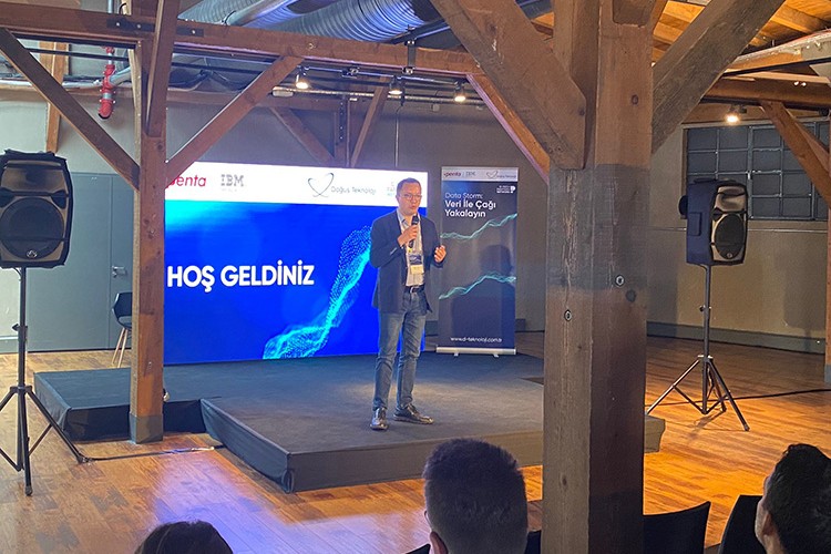 Yapay Zeka Teknolojileriyle Veri Yönetişimi Stratejinizi Birleştirin