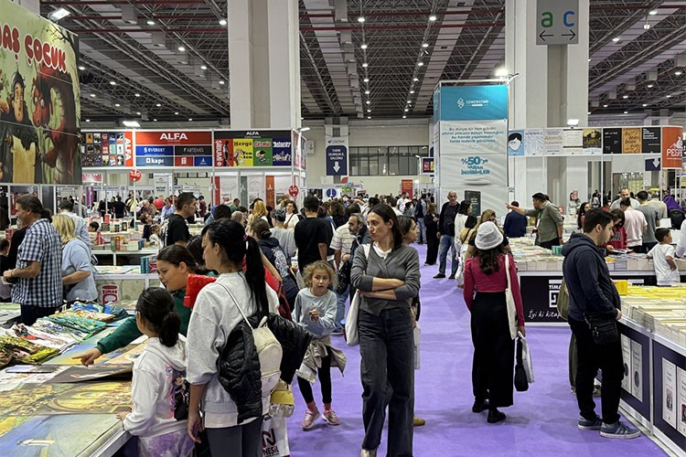 4. İzmir Kitap Fuarı kapılarını açtı