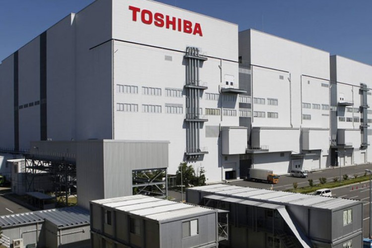 Toshiba dört özel sermaye fonu ile görüşüyor