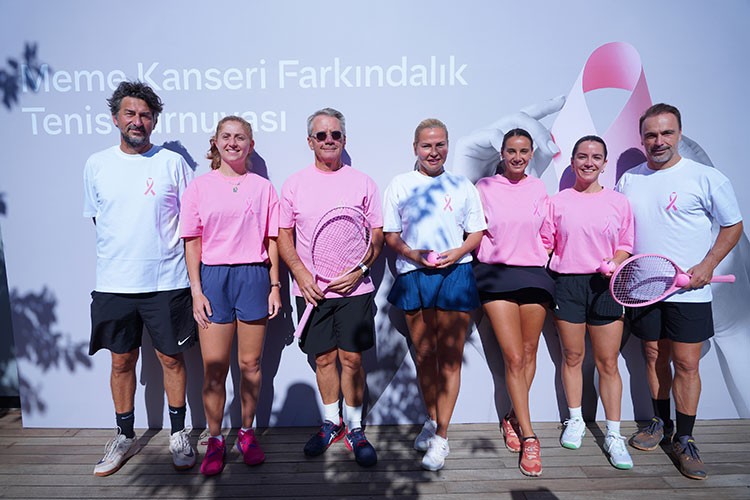 Pembe top bu yıl da farkındalık için havalandı