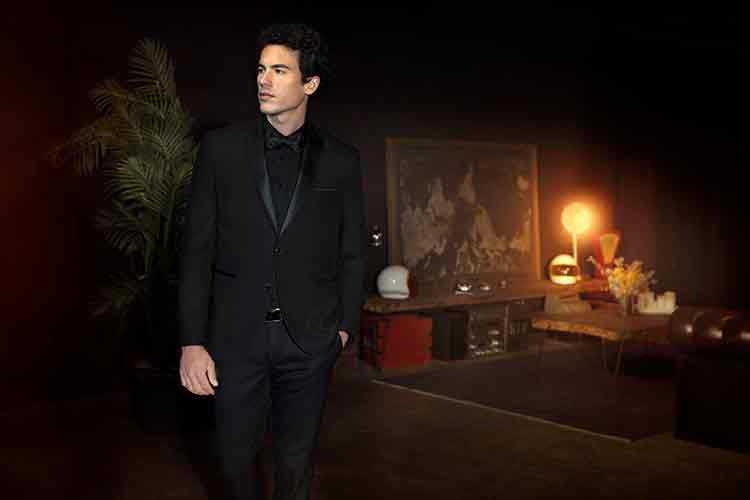 Daha fazla smokin şıklığı için Kiğılı Smokin