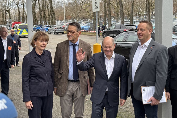 Almanya Başbakanı Scholz, Köln'deki Ford fabrikasını ziyaret etti