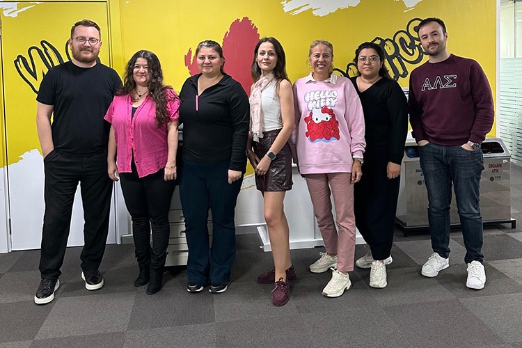 Horoz Lojistik'ten Pembe Ekim'e destek