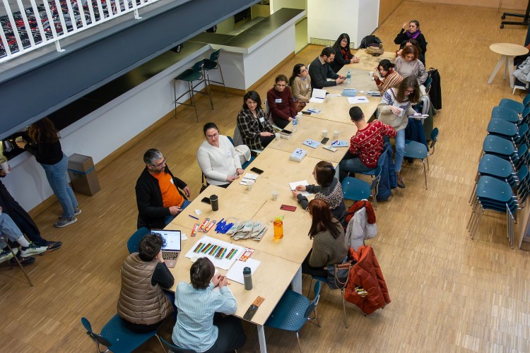 Okulda ve Okul Dışında Sanatı Yorumlamak: Eğitimciler için Bir Rehber
