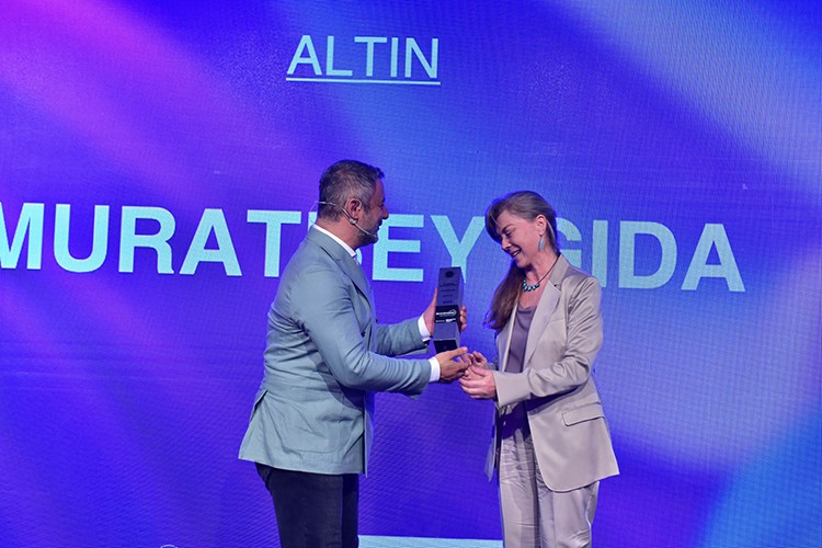 Üst Üste 5. Kez Altın Madalya Aldı