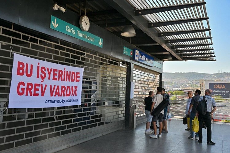 İzmir'de metro ve tramvay işçilerinin grevi sona erdi