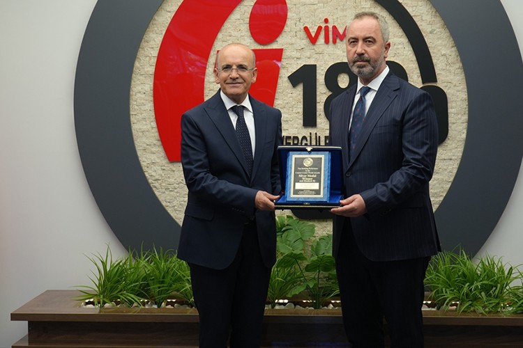 Bakan Şimşek, yurt dışından ödül alan VİMER'i ziyaret etti