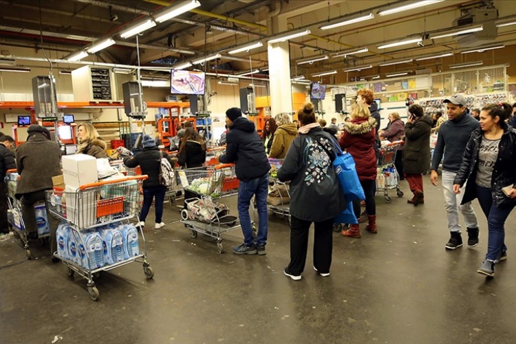 AB'de perakende satışlar geriledi