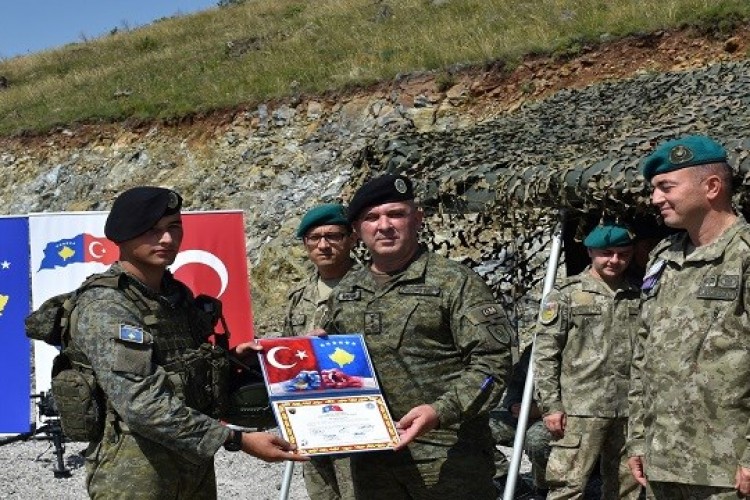 Türk askerinden Kosova'ya askeri eğitim desteği