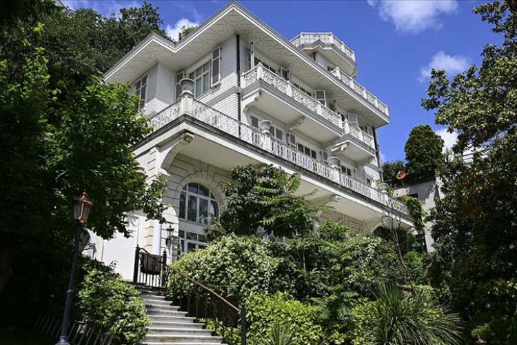 TMSF Koza-İpek Holding'e ait yalıyı satışa çıkarıyor