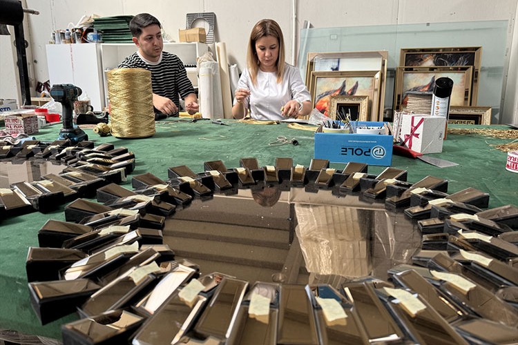 Ev aksesuarlarını 20 ülkeye gönderiyor