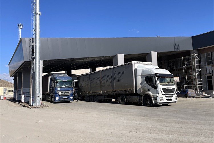 Türkgözü Gümrük Kapısı modern görüntüsüne ulaşıyor