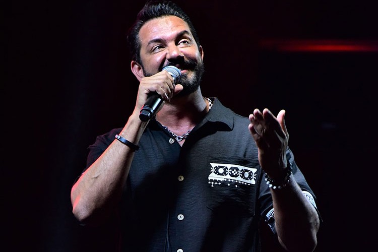 Hayranlarıyla söyledi