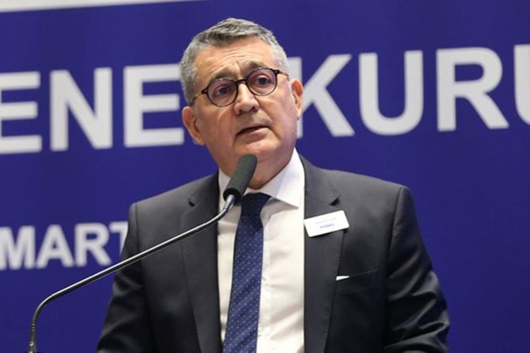 "Bankaların kredi vermesi zorlaşıyor"