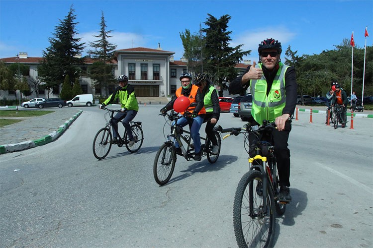 Kırklareli'nde bisikletlerin pedalları kalp sağlığı için döndü