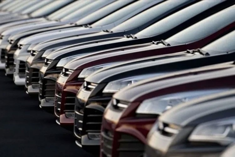 AB'de yeni otomobil satışları martta geriledi