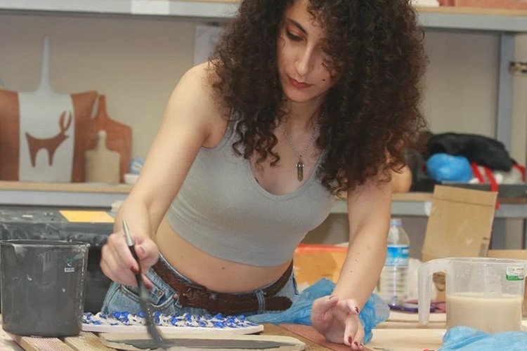 Bocchi seramiğin genç yeteneklerini destekliyor