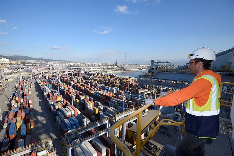 Pahalı yükler Kocaeli'deki gönderiliyor