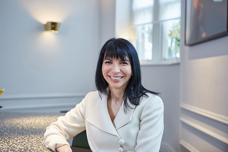 Makyaj sadece güzelliğin değil baskı ve şiddetin de sembolü