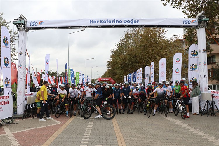 "Gran Fondo Yalova 2025"te dereceye girenlere ödülleri verildi