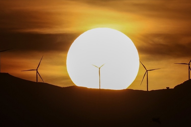 AB'nin yılın ilk yarısındaki elektrik üretiminde rüzgar ve güneş, fosil yakıtları ilk kez geride bıraktı
