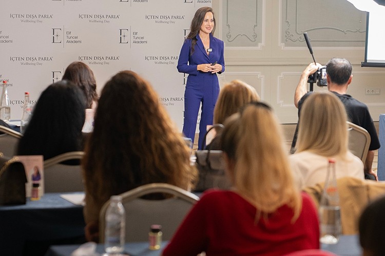 İçten dışa parladılar