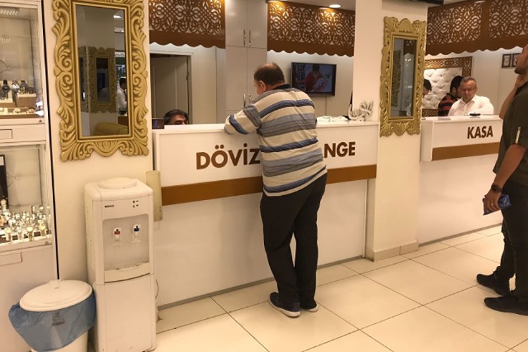 Dolar 7.68'den işlem görüyor