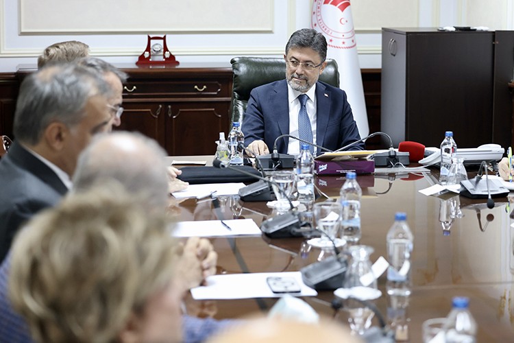 Bakanı Yumaklı gıda sektörü temsilcileriyle bir araya geldi