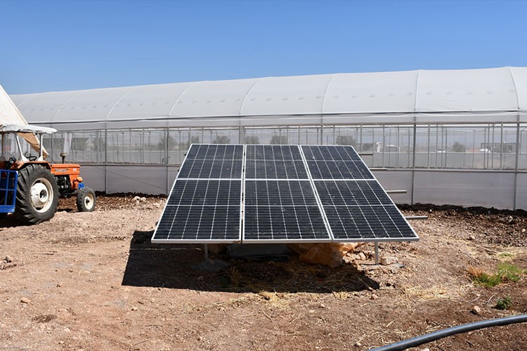 Adıyaman'da çiftçiler GES'li sera sahibi oluyor