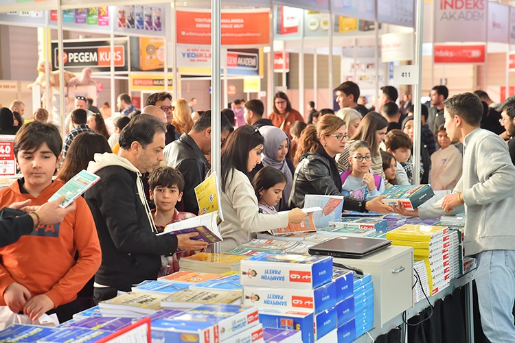 Çukurova Kitap Fuarı kapılarını açtı